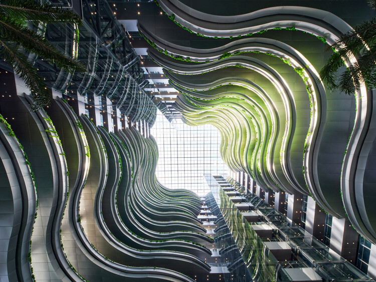 15 Landscaped Offices With Garden Space For Free-Range Employees to Roam - Featured Image