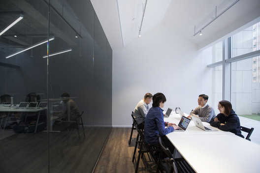 9GAG Office / LAAB Architects - Interior Photography, Table, Chair, Windows