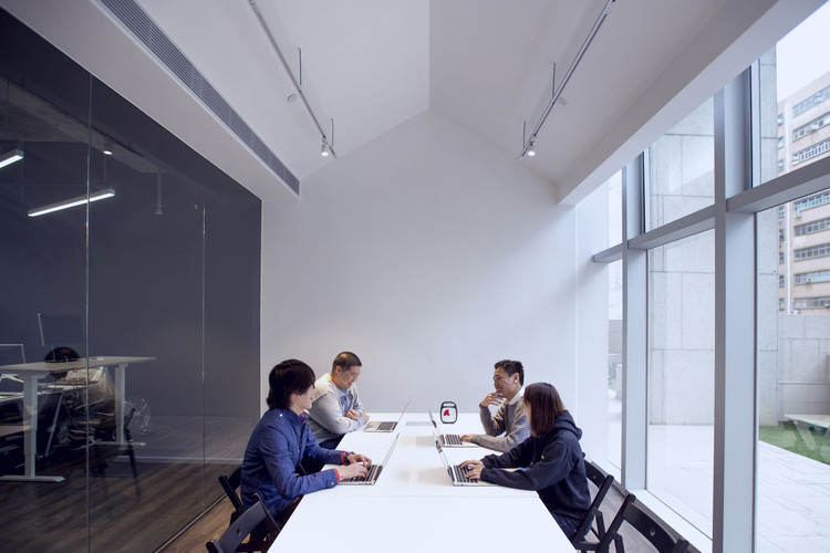 9GAG Office / LAAB Architects - Interior Photography, Table, Chair