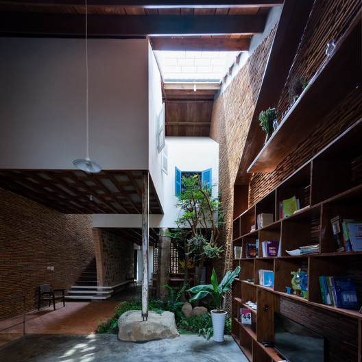 Uncle's House / 3 Atelier - Shelving, Lighting