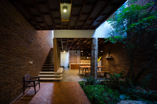 Uncle's House / 3 Atelier - Lighting, Courtyard