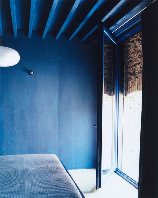 Erika and Willi’s Barn / Piertzovanis Toews - Interior Photography, Bedroom