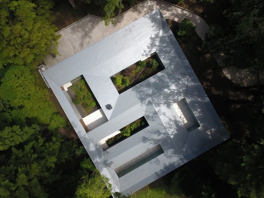 IT IS A GARDEN / ASSISTANT - Facade