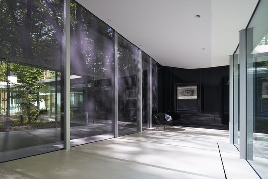 IT IS A GARDEN / ASSISTANT - Glass, Windows