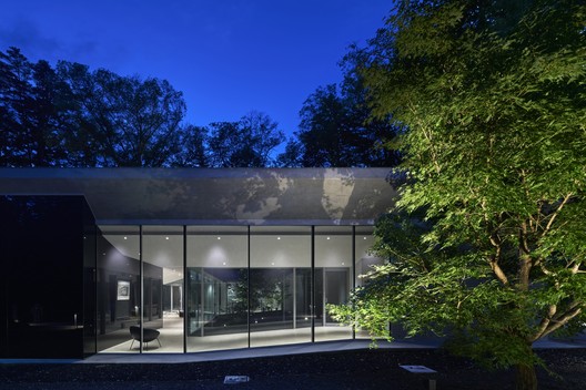 IT IS A GARDEN / ASSISTANT - Facade
