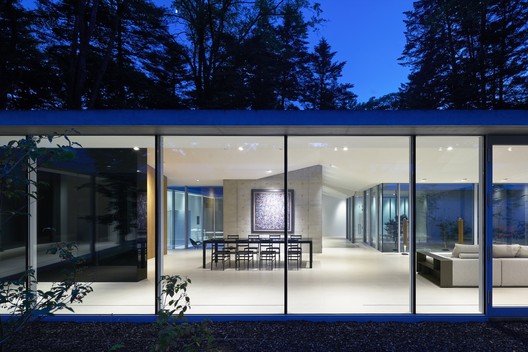 IT IS A GARDEN / ASSISTANT - Door, Windows, Facade, Glass