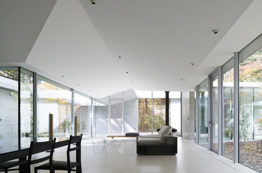 IT IS A GARDEN / ASSISTANT - Sofa, Table, Chair
