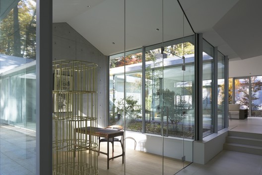 IT IS A GARDEN / ASSISTANT - Windows, Table, Chair, Facade